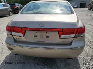 2007 Hyundai Azera SE z VIN KMHFC46F57A179561, wystawiony jako Copart lot #65562574 z przebiegiem 161 939 mil mil oraz Szkoda całkowita • Salvage title. Historia ofert i sprzedaży dostępna na DreamBid. Obrazek 6.