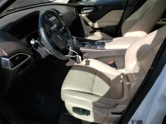 ✅ 2017 Jaguar F-Pace 20d Prestige • VIN: SADCK2BN6HA087778 • Lot: 90050855. Wystawiony na Copart z przebiegiem 100 845 mil. Bezpłatny archiwum sprzedaży aukcyjnych z USA i szczegółowy raport historii pojazdu na DreamBid. Zdjęcie 7.