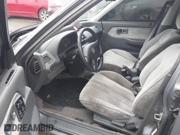 1990 Honda Civic z VIN 1HGED3658LA070750, wystawiony jako IAAI lot #43609393 z przebiegiem 158 389 mil mil oraz . Historia ofert i sprzedaży dostępna na DreamBid. Obrazek 5.