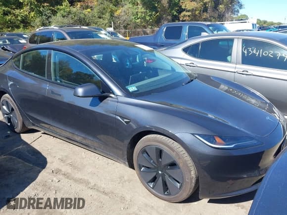 ✅ 2025 Tesla Model 3 Long Range • VIN: 5YJ3E1EA1SF978422 • Lot: 43409447. Wystawiony na IAAI z przebiegiem 7 714 mil. Bezpłatny archiwum sprzedaży aukcyjnych z USA i szczegółowy raport historii pojazdu na DreamBid. Zdjęcie 1.
