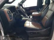 ✅ 2020 Chevrolet Silverado 1500 High Country • VIN: 1GCUYHEL3LZ116451 • Lot: 67557044. Wystawiony na Copart z przebiegiem 78 490 mil. Bezpłatny archiwum sprzedaży aukcyjnych z USA i szczegółowy raport historii pojazdu na DreamBid. Zdjęcie 7.