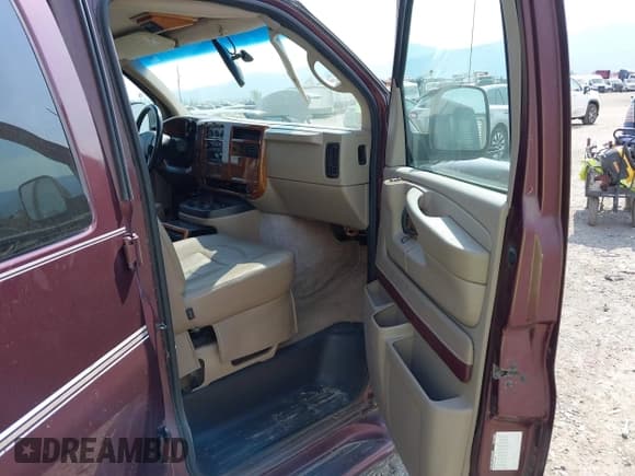 ✅ 2004 Chevrolet Express Passenger • VIN: 1GBFG15T441149305 • Lot: 43040447. Listed on IAAI with 169,635 mi. Free auction sales archive from the USA and detailed vehicle history report at DreamBid. Image 5.