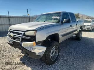 ✅ 2007 Chevrolet Silverado 1500 LS • VIN: 2GCEK13V471127474 • Lot: 81689825. Listed on Copart with 221,709 mi. Free auction sales archive from the USA and detailed vehicle history report at DreamBid. Image 1.