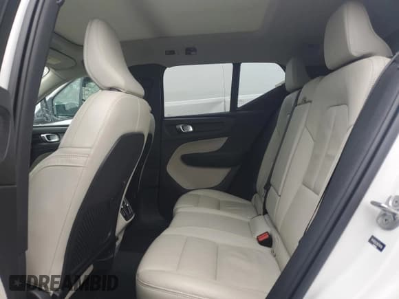 ✅ 2022 Volvo XC40 Inscription • VIN: YV4162UL3N2716788 • Лот: 52907165. Опубликован ранее на Copart с пробегом 28 925 миль. Бесплатный доступ к архиву аукционных продаж из США и подробный отчёт об истории автомобиля на DreamBid. Изображение 11.