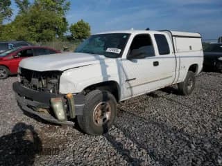 ✅ 2005 Chevrolet Silverado 2500HD LS • VIN: 1GCHK29U15E215511 • Lot: 71245895. Wystawiony na Copart z przebiegiem 319 517 mil. Bezpłatny archiwum sprzedaży aukcyjnych z USA i szczegółowy raport historii pojazdu na DreamBid. Zdjęcie 1.