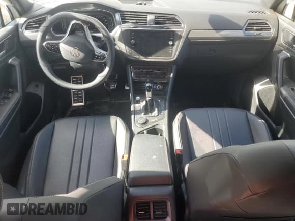 ✅ 2024 Volkswagen Tiguan SE R-Line Black • VIN: 3VV8B7AX2RM211925 • Lot: 80145785. Wystawiony na Copart z przebiegiem 13 436 mil. Bezpłatny archiwum sprzedaży aukcyjnych z USA i szczegółowy raport historii pojazdu na DreamBid. Zdjęcie 8.