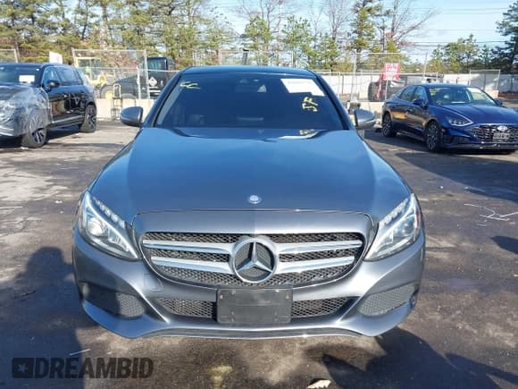 ✅ 2017 Mercedes-Benz C 300 • VIN: 55SWF4KB6HU198528 • Lot: 43802756. Wystawiony na IAAI z przebiegiem 101 130 mil. Bezpłatny archiwum sprzedaży aukcyjnych z USA i szczegółowy raport historii pojazdu na DreamBid. Zdjęcie 12.