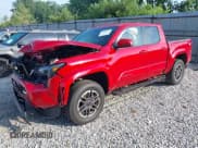 ✅ 2025 Toyota Tacoma SR • VIN: 3TYLB5JN5ST079006 • Лот: 42586963. Опубликован ранее на IAAI с пробегом 1 824 миль. Бесплатный доступ к архиву аукционных продаж из США и подробный отчёт об истории автомобиля на DreamBid. Изображение 2.