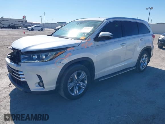 ✅ 2018 Toyota Highlander Limited • VIN: 5TDYZRFH0JS281323 • Lot: 43661547. Wystawiony na IAAI z przebiegiem 175 260 mil. Bezpłatny archiwum sprzedaży aukcyjnych z USA i szczegółowy raport historii pojazdu na DreamBid. Zdjęcie 2.