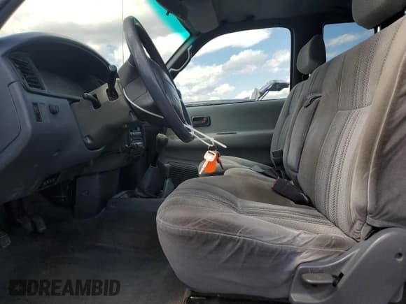 ✅ 1997 Toyota T100 SR5 • VIN: JT4UN24D2V0041751 • Lot: 65331475. Wystawiony na Copart z przebiegiem 190 931 mil. Bezpłatny archiwum sprzedaży aukcyjnych z USA i szczegółowy raport historii pojazdu na DreamBid. Zdjęcie 7.