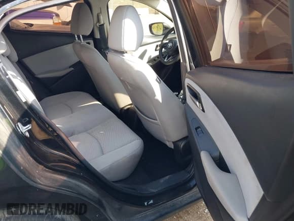 ✅ 2019 Toyota Yaris LE • VIN: 3MYDLBYV0KY516504 • Lot: 43354136. Wystawiony na IAAI z przebiegiem 139 690 mil. Bezpłatny archiwum sprzedaży aukcyjnych z USA i szczegółowy raport historii pojazdu na DreamBid. Zdjęcie 8.