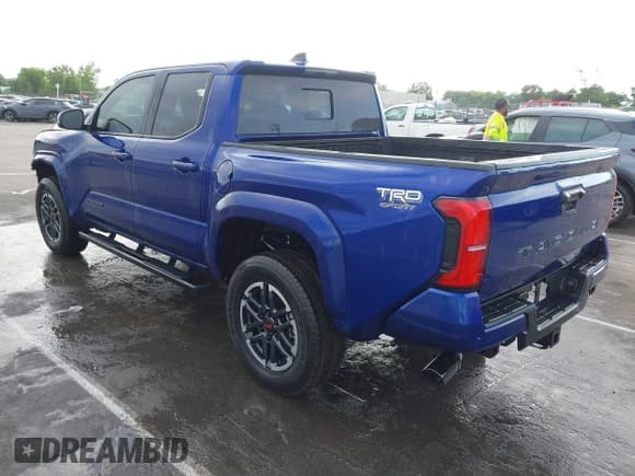 ✅ 2024 Toyota Tacoma SR5 • VIN: 3TMKB5FNXRM006062 • Лот: 42133008. Опубликован ранее на IAAI с пробегом 24 миль. Бесплатный доступ к архиву аукционных продаж из США и подробный отчёт об истории автомобиля на DreamBid. Изображение 3.
