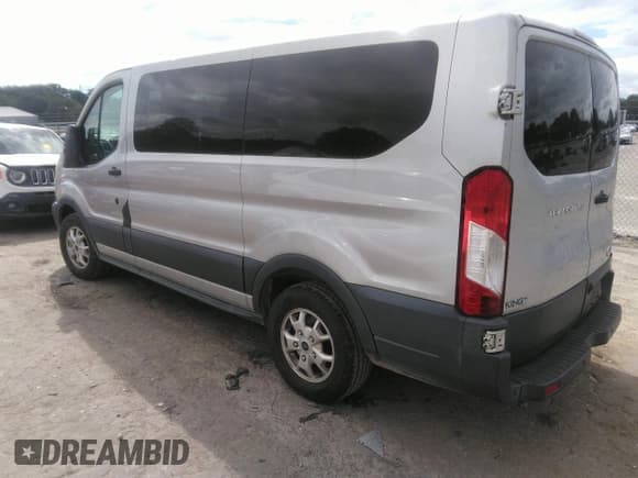 ✅ 2015 Ford Transit XL • VIN: 1FMZK1YM2FKA95295 • Lot: 43346734. Wystawiony na IAAI z przebiegiem 207 411 mil. Bezpłatny archiwum sprzedaży aukcyjnych z USA i szczegółowy raport historii pojazdu na DreamBid. Zdjęcie 3.