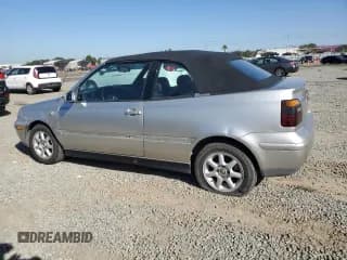 ✅ 2001 Volkswagen Cabriolet GLX • VIN: 3VWDC21VX1M812710 • Lot: 49927335. Wystawiony na Copart z przebiegiem 145 490 mil. Bezpłatny archiwum sprzedaży aukcyjnych z USA i szczegółowy raport historii pojazdu na DreamBid. Zdjęcie 2.