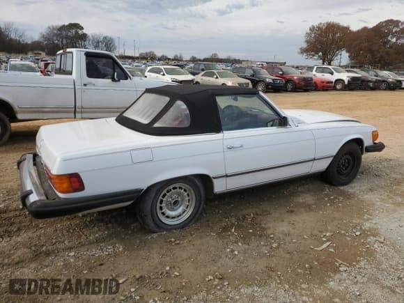 ✅ 1975 Mercedes-Benz SL • VIN: 10704412027327 • Lot: 84707764. Listed on Copart with 180,606 mi. Free auction sales archive from the USA and detailed vehicle history report at DreamBid. Image 3.