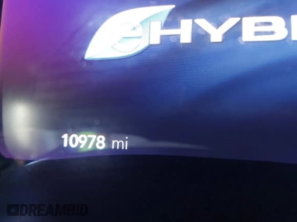 ✅ 2022 Chrysler Pacifica Hybrid Limited • VIN: 2C4RC1S79NR222225 • Лот: 41443021. Опубликован ранее на IAAI с пробегом 10 978 миль. Бесплатный доступ к архиву аукционных продаж из США и подробный отчёт об истории автомобиля на DreamBid. Изображение 7.