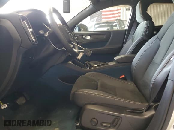 ✅ 2023 Volvo C40 Ultimate • VIN: YV4ED3GM9P2061525 • Лот: 65068075. Опубликован ранее на Copart с пробегом 102 773 миль. Бесплатный доступ к архиву аукционных продаж из США и подробный отчёт об истории автомобиля на DreamBid. Изображение 7.