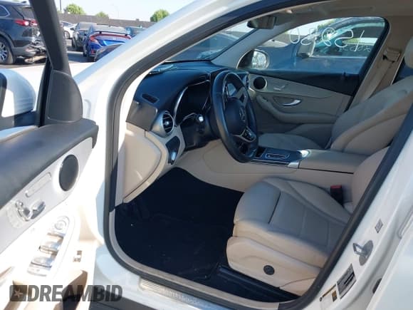 ✅ 2021 Mercedes-Benz GLC 300 • VIN: W1N0G8DBXMV263328 • Лот: 42915230. Опубликован ранее на IAAI с пробегом 51 438 миль. Бесплатный доступ к архиву аукционных продаж из США и подробный отчёт об истории автомобиля на DreamBid. Изображение 5.