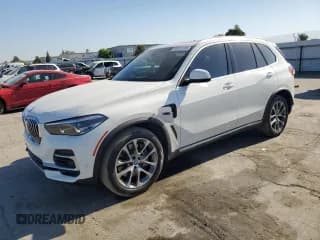 ✅ 2023 BMW X5 xDrive45e • VIN: 5UXTA6C04P9N61136 • Lot: 69012115. Wystawiony na Copart z przebiegiem 67 621 mil. Bezpłatny archiwum sprzedaży aukcyjnych z USA i szczegółowy raport historii pojazdu na DreamBid. Zdjęcie 1.