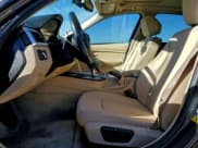 ✅ 2013 BMW 3 Series 328i • VIN: WBA3C1C50DF440835 • Lot: 95345845. Wystawiony na Copart z przebiegiem 104 226 mil. Bezpłatny archiwum sprzedaży aukcyjnych z USA i szczegółowy raport historii pojazdu na DreamBid. Zdjęcie 7.