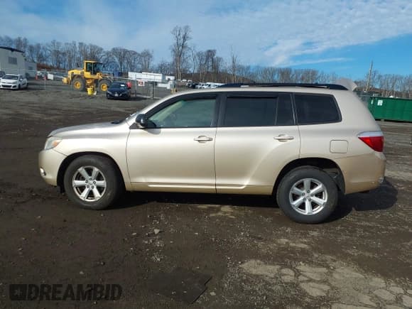 ✅ 2010 Toyota Highlander • VIN: JTEZK3EH0A2106063 • Lot: 43753928. Listed on IAAI with 207,504 mi. Free auction sales archive from the USA and detailed vehicle history report at DreamBid. Image 14.