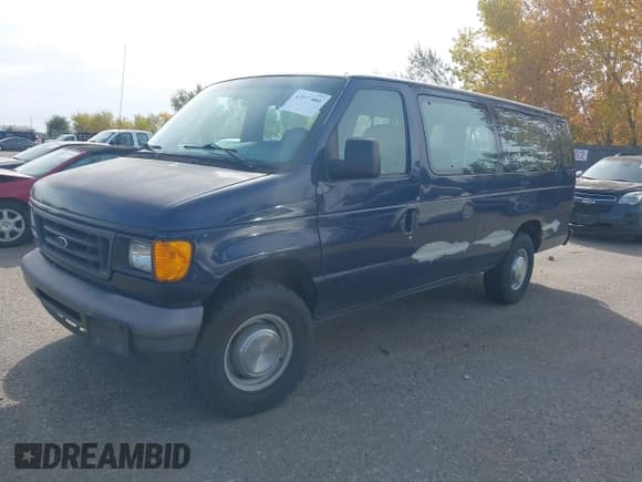 ✅ 2006 Ford Econoline Passenger XL • VIN: 1FBSS31L56DA81466 • Lot: 43577401. Wystawiony na IAAI z przebiegiem 173 282 mil. Bezpłatny archiwum sprzedaży aukcyjnych z USA i szczegółowy raport historii pojazdu na DreamBid. Zdjęcie 2.