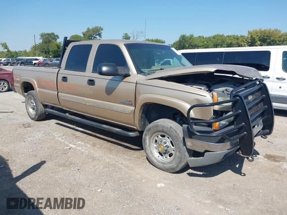 ✅ 2005 Chevrolet Silverado 2500HD LS • VIN: 1GCHK23215F924327 • Lot: 43340287. Wystawiony na IAAI z przebiegiem 320 775 mil. Bezpłatny archiwum sprzedaży aukcyjnych z USA i szczegółowy raport historii pojazdu na DreamBid. Zdjęcie 1.