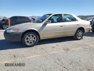 ✅ 1997 Toyota Camry LE • VIN: JT2BF22K1V0052447 • Lot: 89925015. Wystawiony na Copart z przebiegiem 221 436 mil. Bezpłatny archiwum sprzedaży aukcyjnych z USA i szczegółowy raport historii pojazdu na DreamBid. Zdjęcie 1.