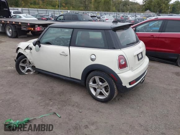 ✅ 2010 MINI Hardtop S • VIN: WMWMF7C52ATZ73393 • Lot: 43536782. Wystawiony na IAAI z przebiegiem 90 612 mil. Bezpłatny archiwum sprzedaży aukcyjnych z USA i szczegółowy raport historii pojazdu na DreamBid. Zdjęcie 3.