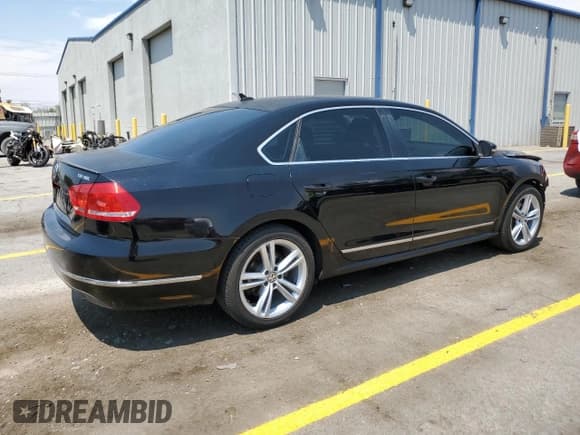 ✅ 2014 Volkswagen Passat SEL Premium • VIN: 1VWCN7A32EC096829 • Lot: 85938205. Wystawiony na Copart z przebiegiem 76 366 mil. Bezpłatny archiwum sprzedaży aukcyjnych z USA i szczegółowy raport historii pojazdu na DreamBid. Zdjęcie 3.