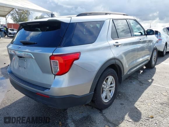✅ 2022 Ford Explorer XLT • VIN: 1FMSK7DH3NGB59231 • Lot: 43668284. Wystawiony na IAAI z przebiegiem 50 022 mil. Bezpłatny archiwum sprzedaży aukcyjnych z USA i szczegółowy raport historii pojazdu na DreamBid. Zdjęcie 4.