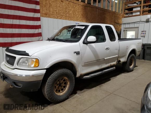 ✅ 2000 Ford F-150 XL • VIN: 2FTRX18L8YCA13686 • Lot: 85730055. Wystawiony na Copart z przebiegiem Nie podano. Bezpłatny archiwum sprzedaży aukcyjnych z USA i szczegółowy raport historii pojazdu na DreamBid. Zdjęcie 1.