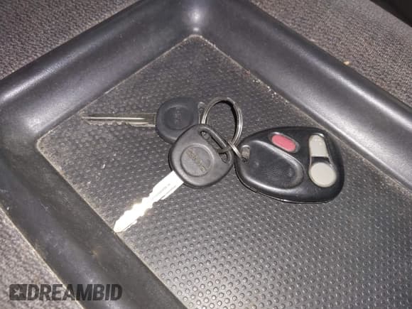 ✅ 2001 GMC Sierra 2500HD SLE • VIN: 1GTHK29U31E264655 • Lot: 41908928. Listed on IAAI with 269,640 mi. Free auction sales archive from the USA and detailed vehicle history report at DreamBid. Image 11.