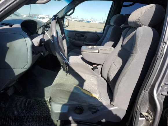 ✅ 2002 Ford F-150 XLT • VIN: 1FTRW08L42KB68106 • Лот: 91002545. Опубликован ранее на Copart с пробегом 332 272 миль. Бесплатный доступ к архиву аукционных продаж из США и подробный отчёт об истории автомобиля на DreamBid. Изображение 7.