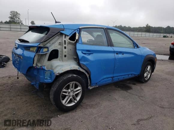 ✅ 2018 Hyundai Kona SE • VIN: KM8K12AA5JU109746 • Lot: 65492383. Wystawiony na Copart z przebiegiem 55 892 mil mil. Skorzystaj z bezpłatnego archiwum sprzedaży aukcyjnych z USA i zobacz szczegółowy raport historii pojazdu na DreamBid. Zdjęcie 3.