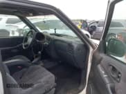 ✅ 1998 GMC Jimmy SLS • VIN: 1GKCS13W3W2558763 • Лот: 43211213. Опубликован ранее на IAAI с пробегом 118 627 миль. Бесплатный доступ к архиву аукционных продаж из США и подробный отчёт об истории автомобиля на DreamBid. Изображение 5.