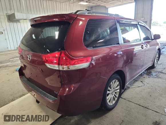 ✅ 2013 Toyota Sienna XLE AAS • VIN: 5TDYK3DC8DS313836 • Lot: 68781945. Wystawiony na Copart z przebiegiem 198 964 mil. Bezpłatny archiwum sprzedaży aukcyjnych z USA i szczegółowy raport historii pojazdu na DreamBid. Zdjęcie 3.