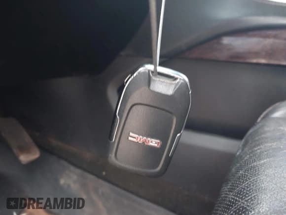 ✅ 2015 GMC Yukon XL SLT • VIN: 1GKS1HKC7FR645636 • Lot: 42093086. Wystawiony na IAAI z przebiegiem 206 189 mil. Bezpłatny archiwum sprzedaży aukcyjnych z USA i szczegółowy raport historii pojazdu na DreamBid. Zdjęcie 11.