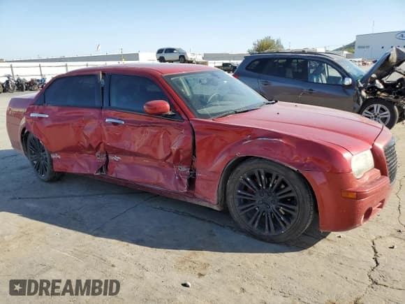 ✅ 2010 Chrysler 300 S • VIN: 2C3CA9CT6AH238800 • Lot: 74372574. Wystawiony na Copart z przebiegiem 158 968 mil. Bezpłatny archiwum sprzedaży aukcyjnych z USA i szczegółowy raport historii pojazdu na DreamBid. Zdjęcie 4.