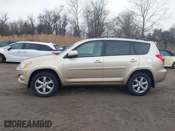 ✅ 2009 Toyota RAV4 Limited • VIN: 2T3BK31V39W008861 • Lot: 41690921. Listed on IAAI with 198,510 mi. Free auction sales archive from the USA and detailed vehicle history report at DreamBid. Image 14.
