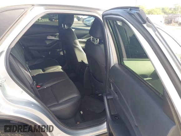 ✅ 2021 Mazda CX-30 Select • VIN: 3MVDMABL5MM245073 • Lot: 43541041. Wystawiony na IAAI z przebiegiem 61 510 mil. Bezpłatny archiwum sprzedaży aukcyjnych z USA i szczegółowy raport historii pojazdu na DreamBid. Zdjęcie 8.