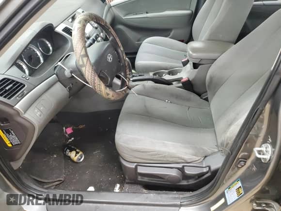 2010 Hyundai Sonata GLS with VIN 5NPET4AC0AH584661, listed as a Copart auction lot 82528305 with 186,922 mi miles and Salvage title. Bid and sale history available at DreamBid. Image 7.