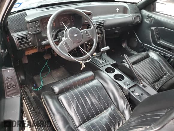 ✅ 1990 Ford Mustang GT • VIN: 1FACP42E6LF125357 • Lot: 83614574. Wystawiony na Copart z przebiegiem 69 309 mil. Bezpłatny archiwum sprzedaży aukcyjnych z USA i szczegółowy raport historii pojazdu na DreamBid. Zdjęcie 8.