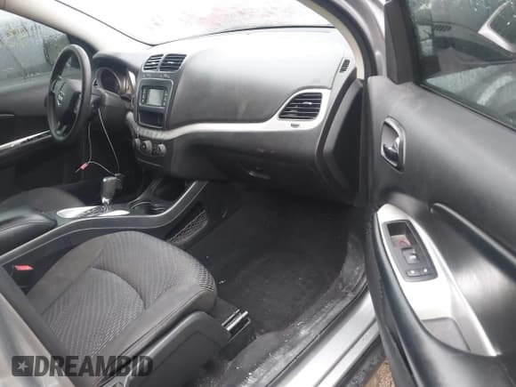 ✅ 2015 Dodge Journey SXT • VIN: 3C4PDCBG9FT637009 • Lot: 43387659. Wystawiony na IAAI z przebiegiem 271 199 mil. Bezpłatny archiwum sprzedaży aukcyjnych z USA i szczegółowy raport historii pojazdu na DreamBid. Zdjęcie 5.