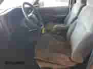 2002 Chevrolet S-10 LS z VIN 1GCDT19W128235954, wystawiony jako Copart lot #91596765 z przebiegiem 277 489 mil mil oraz Szkoda całkowita • Salvage title. Historia ofert i sprzedaży dostępna na DreamBid. Obrazek 7.