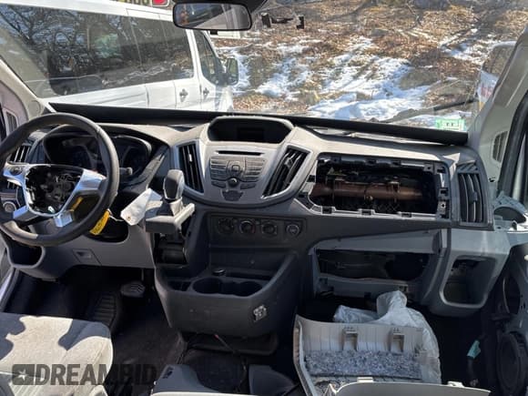 ✅ 2016 Ford Transit XL • VIN: 1FMZK1ZM9GKB38823 • Lot: 48908475. Wystawiony na Copart z przebiegiem Nie podano. Bezpłatny archiwum sprzedaży aukcyjnych z USA i szczegółowy raport historii pojazdu na DreamBid. Zdjęcie 7.