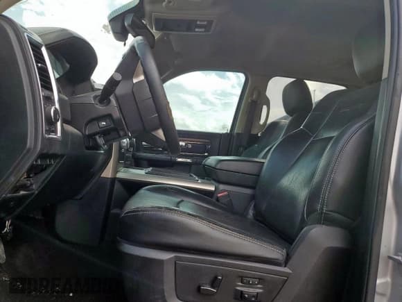 ✅ 2015 Ram 1500 Laramie • VIN: 1C6RR6NM7FS578001 • Lot: 70468465. Wystawiony na Copart z przebiegiem 177 594 mil. Bezpłatny archiwum sprzedaży aukcyjnych z USA i szczegółowy raport historii pojazdu na DreamBid. Zdjęcie 7.