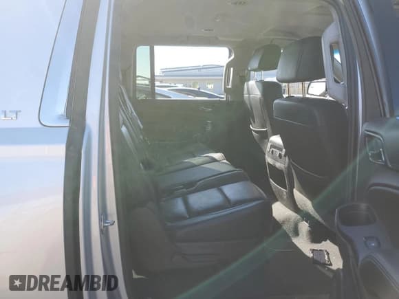 ✅ 2019 Chevrolet Suburban LT • VIN: 1GNSKHKC5KR394349 • Lot: 81909375. Wystawiony na Copart z przebiegiem 132 435 mil. Bezpłatny archiwum sprzedaży aukcyjnych z USA i szczegółowy raport historii pojazdu na DreamBid. Zdjęcie 11.