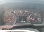 ✅ 2019 Chevrolet Silverado 1500 Custom Trail Boss • VIN: 1GCRYCEF3KZ325318 • Lot: 67884664. Wystawiony na Copart z przebiegiem 29 371 mil. Bezpłatny archiwum sprzedaży aukcyjnych z USA i szczegółowy raport historii pojazdu na DreamBid. Zdjęcie 9.