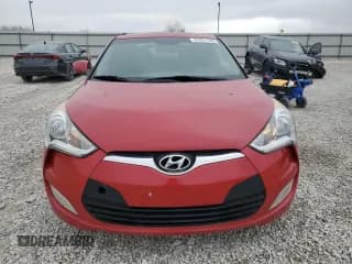 ✅ 2017 Hyundai Veloster • VIN: KMHTC6AD3HU309647 • Lot: 43401555. Wystawiony na Copart z przebiegiem 114 966 mil. Bezpłatny archiwum sprzedaży aukcyjnych z USA i szczegółowy raport historii pojazdu na DreamBid. Zdjęcie 5.